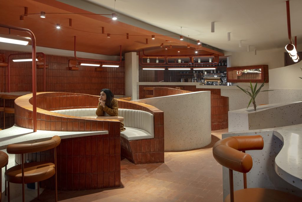 picture of a woman sitting in the cafe