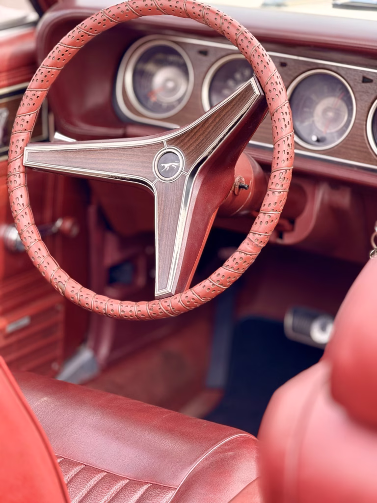steering wheel of Mercury Cougar